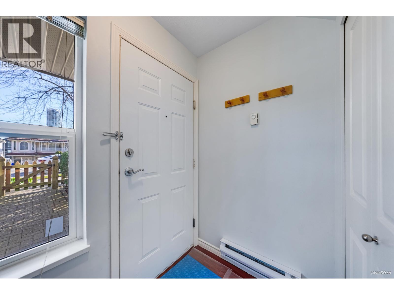 Listing Picture 4 of 19 : 3 7179 18TH AVENUE, Burnaby / 本拿比 - 魯藝地產 Yvonne Lu Group - MLS Medallion Club Member