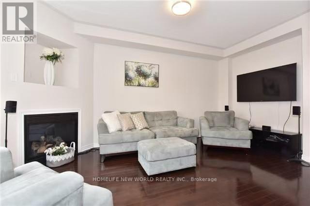 17 Aubergine Street, Richmond Hill, Ontario  L4E 5A8 - Photo 4 - N12817674