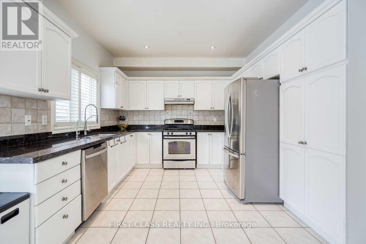 36 Brackenwood Avenue, Richmond Hill, Ontario  L4S 2P3 - Photo 10 - N12817678