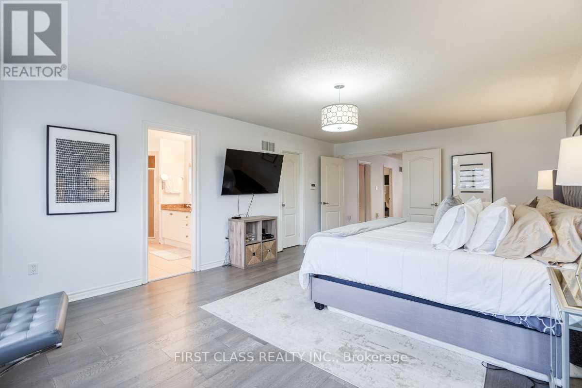 36 Brackenwood Avenue, Richmond Hill, Ontario  L4S 2P3 - Photo 12 - N12817678