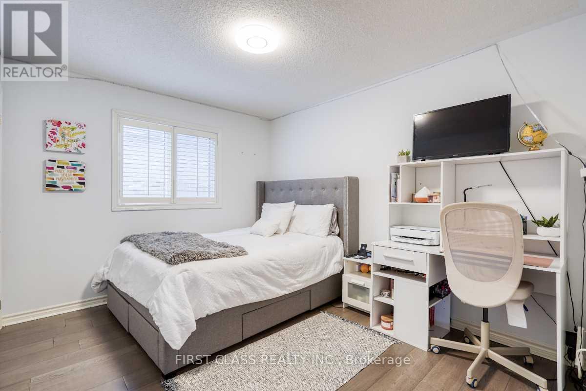 36 Brackenwood Avenue, Richmond Hill, Ontario  L4S 2P3 - Photo 14 - N12817678