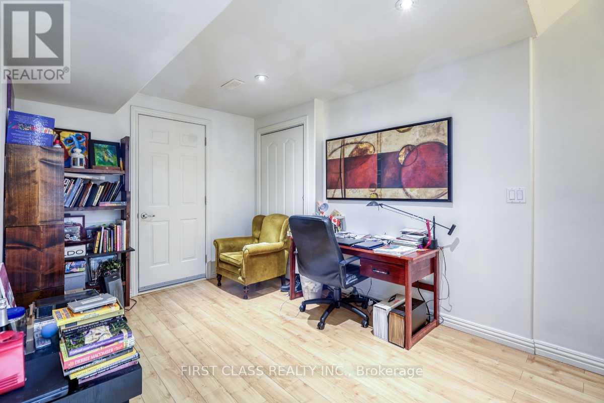 36 Brackenwood Avenue, Richmond Hill, Ontario  L4S 2P3 - Photo 17 - N12817678