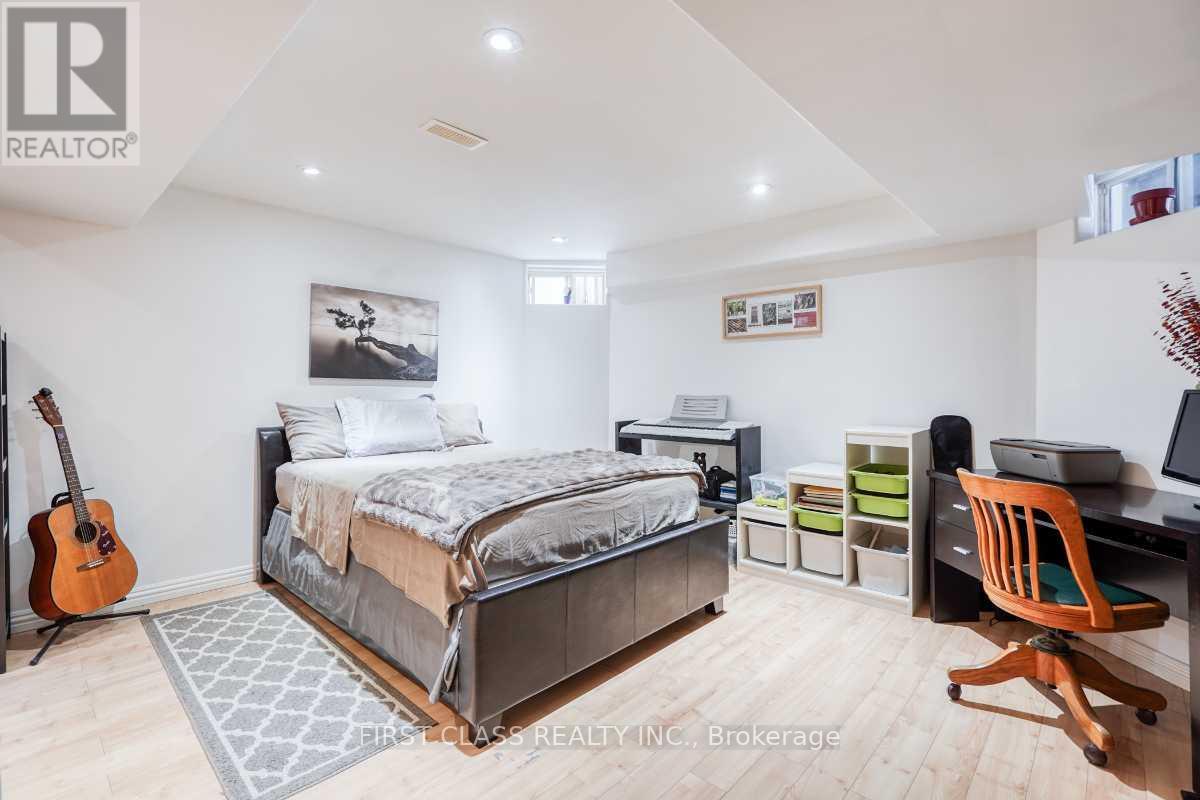 36 Brackenwood Avenue, Richmond Hill, Ontario  L4S 2P3 - Photo 22 - N12817678