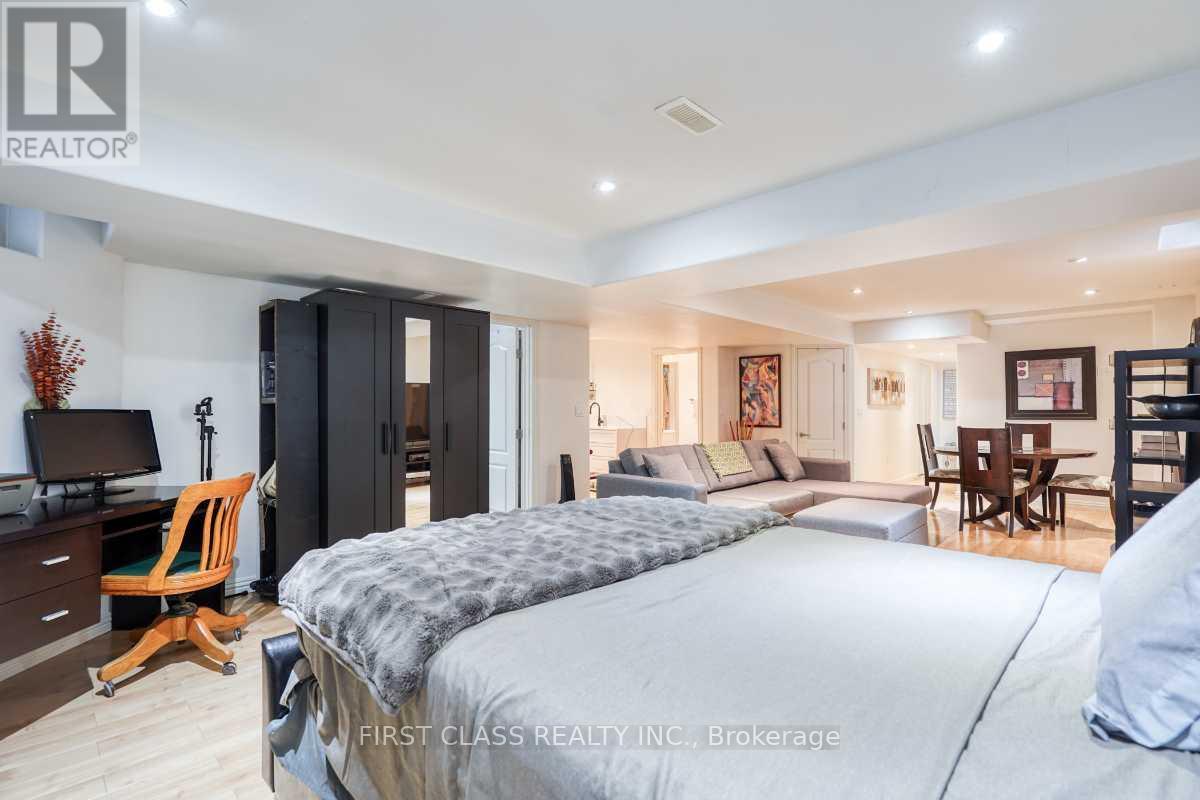 36 Brackenwood Avenue, Richmond Hill, Ontario  L4S 2P3 - Photo 23 - N12817678