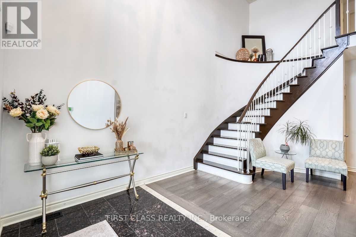 36 Brackenwood Avenue, Richmond Hill, Ontario  L4S 2P3 - Photo 3 - N12817678