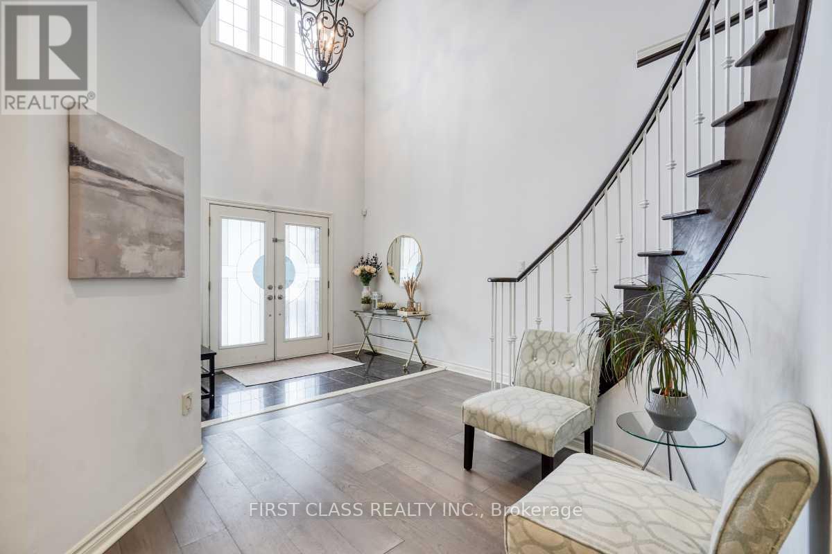 36 Brackenwood Avenue, Richmond Hill, Ontario  L4S 2P3 - Photo 4 - N12817678