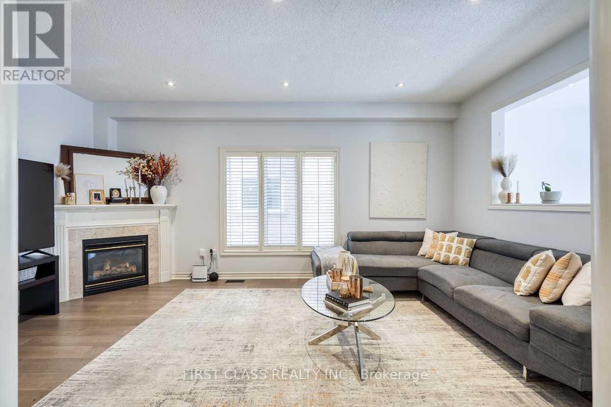 36 Brackenwood Avenue, Richmond Hill, Ontario  L4S 2P3 - Photo 5 - N12817678