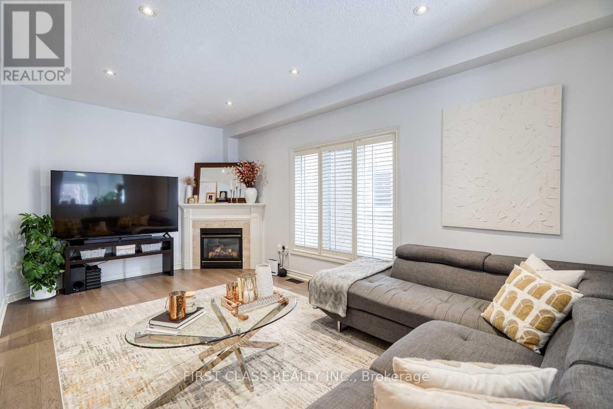 36 Brackenwood Avenue, Richmond Hill, Ontario  L4S 2P3 - Photo 6 - N12817678