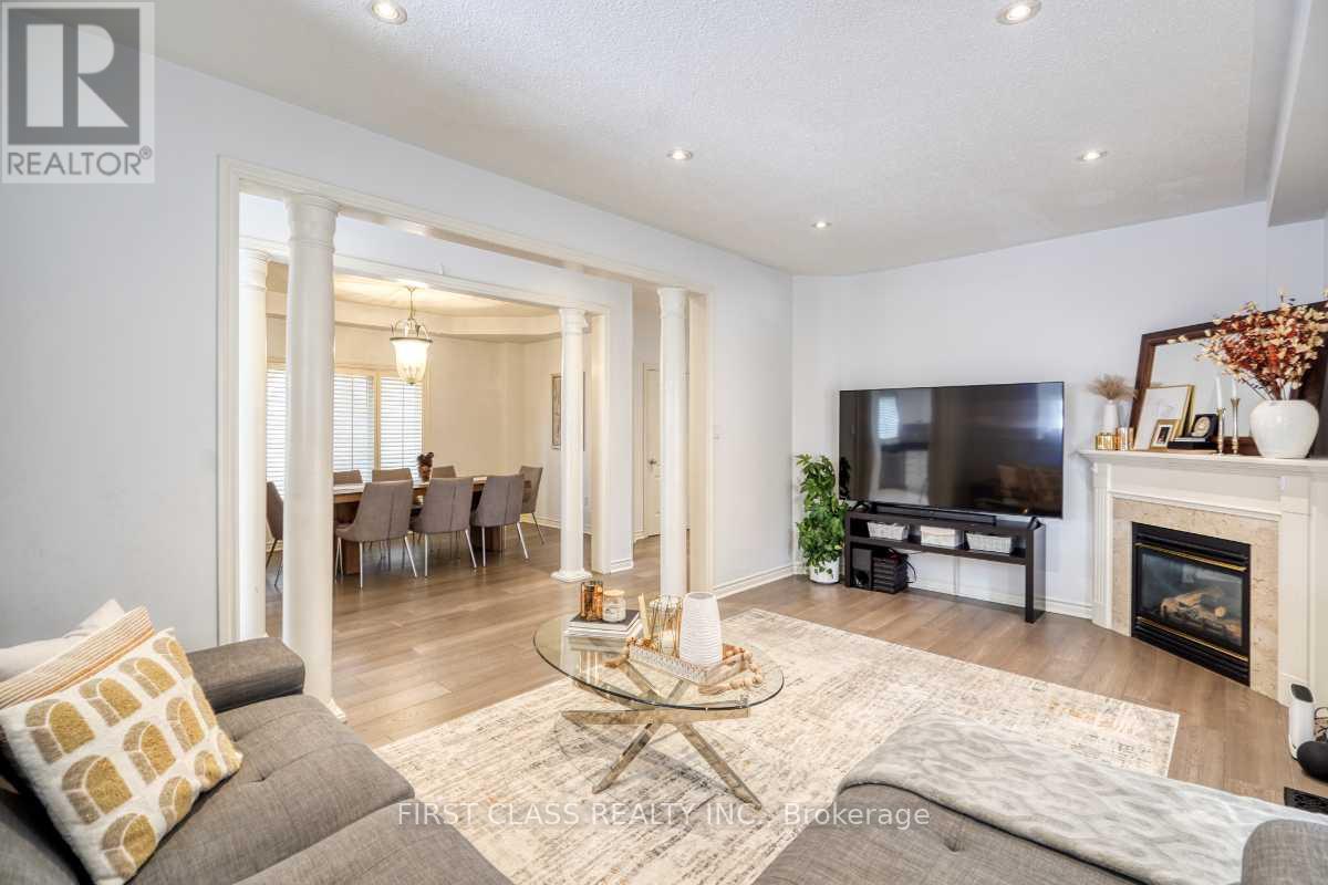 36 Brackenwood Avenue, Richmond Hill, Ontario  L4S 2P3 - Photo 7 - N12817678