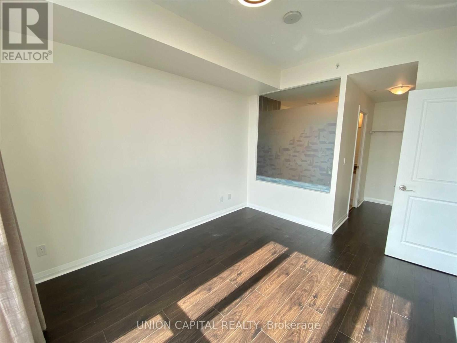 2204 - 75 Eglinton Avenue W, Mississauga, Ontario  L5R 0E5 - Photo 11 - W12817660