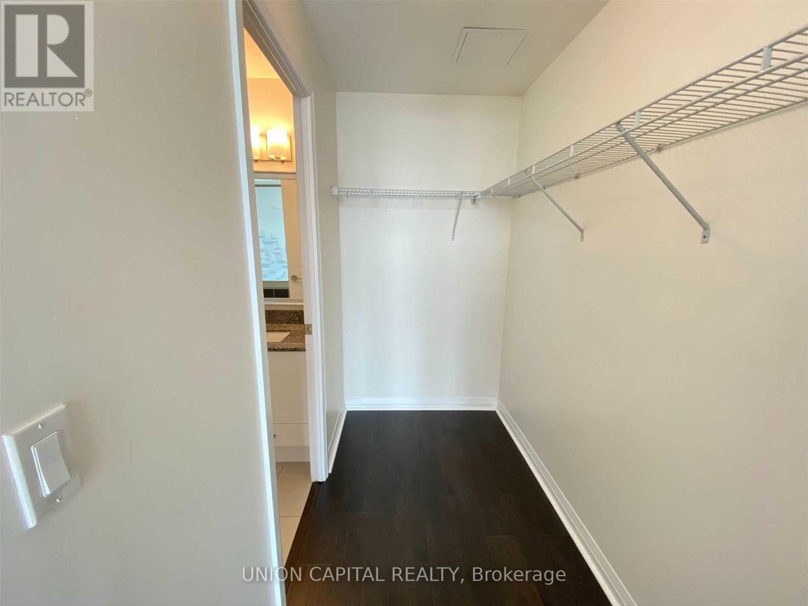 2204 - 75 Eglinton Avenue W, Mississauga, Ontario  L5R 0E5 - Photo 13 - W12817660