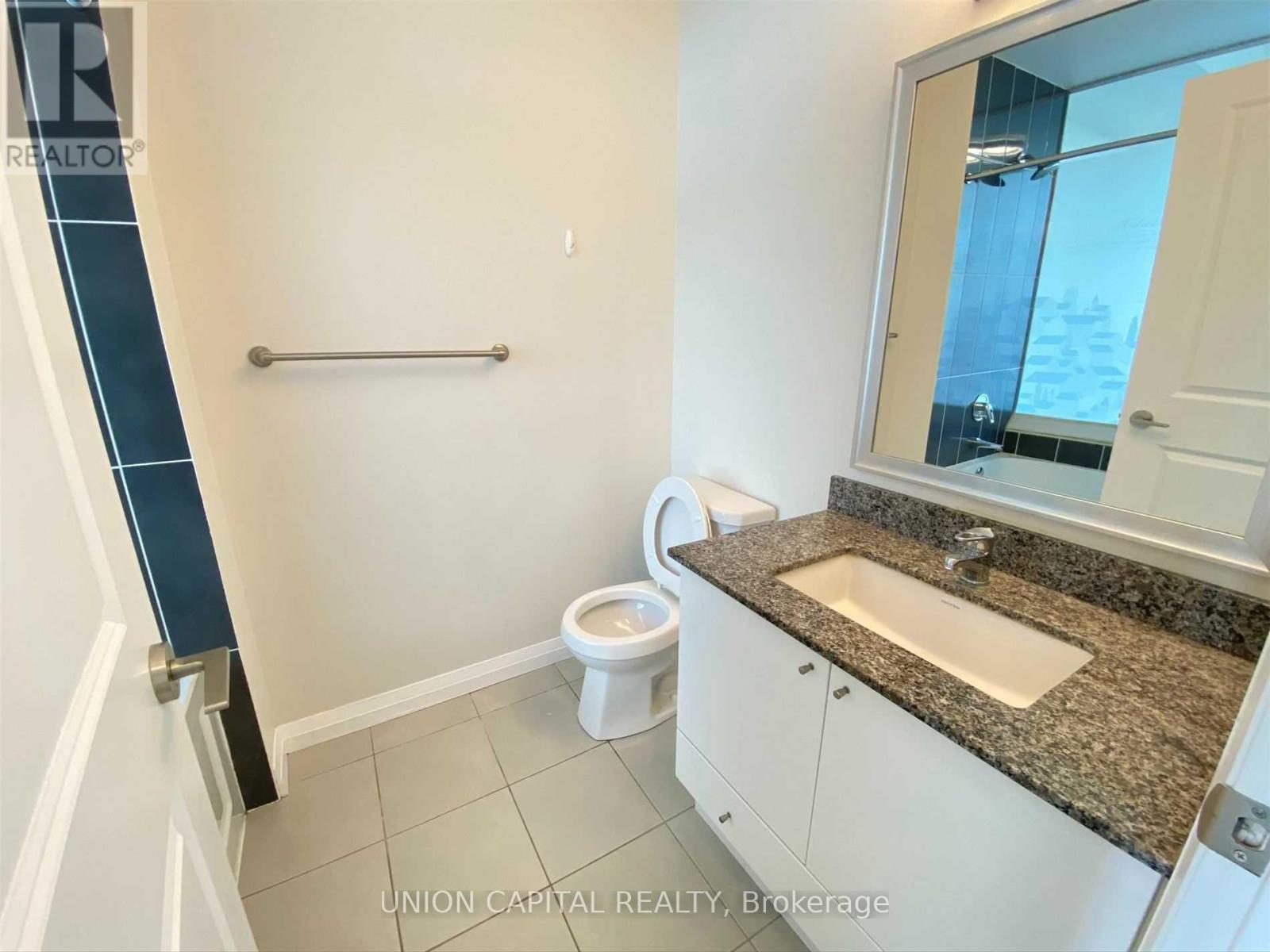 2204 - 75 Eglinton Avenue W, Mississauga, Ontario  L5R 0E5 - Photo 14 - W12817660