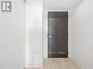 4211 - 197 Yonge Street, Toronto, Ontario  M5B 1M4 - Photo 2 - C12817704