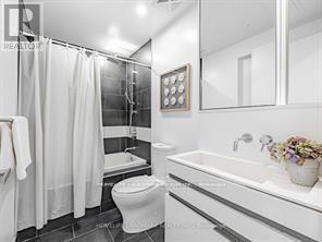 4211 - 197 Yonge Street, Toronto, Ontario  M5B 1M4 - Photo 4 - C12817704