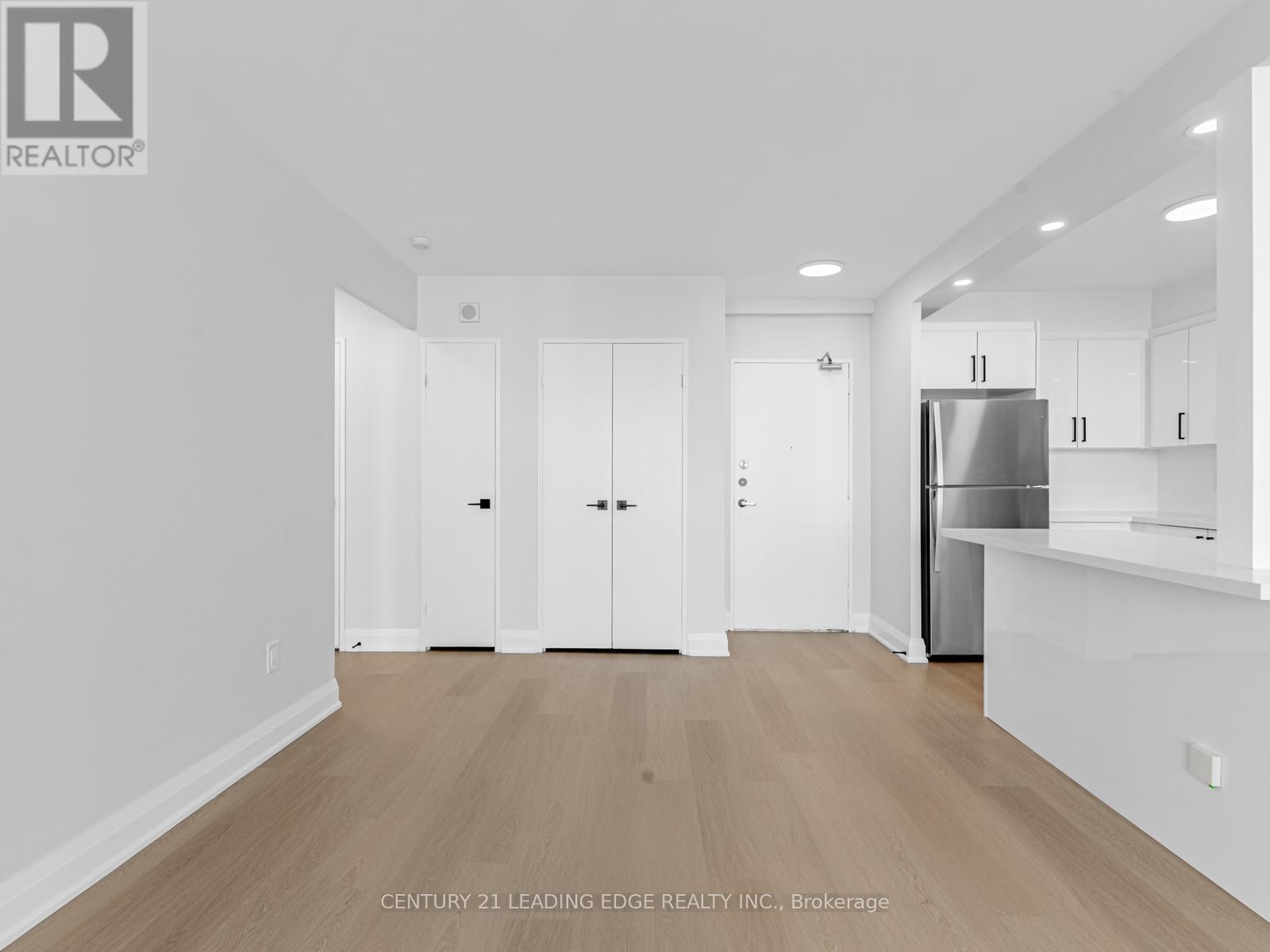 718 - 377 Ridelle Avenue, Toronto, Ontario  M6B 1K2 - Photo 3 - W12817706