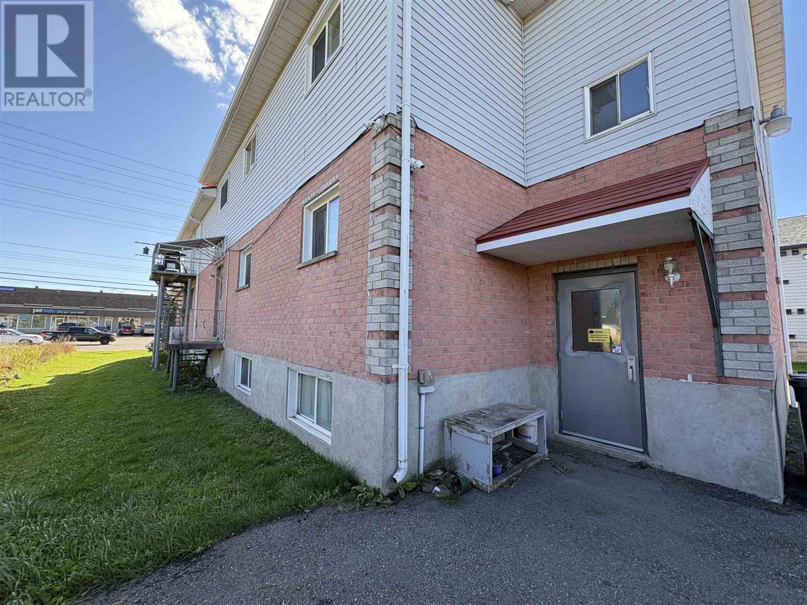 128 Second Lin W, Sault Ste. Marie, Ontario  P6C 2H9 - Photo 4 - SM253131