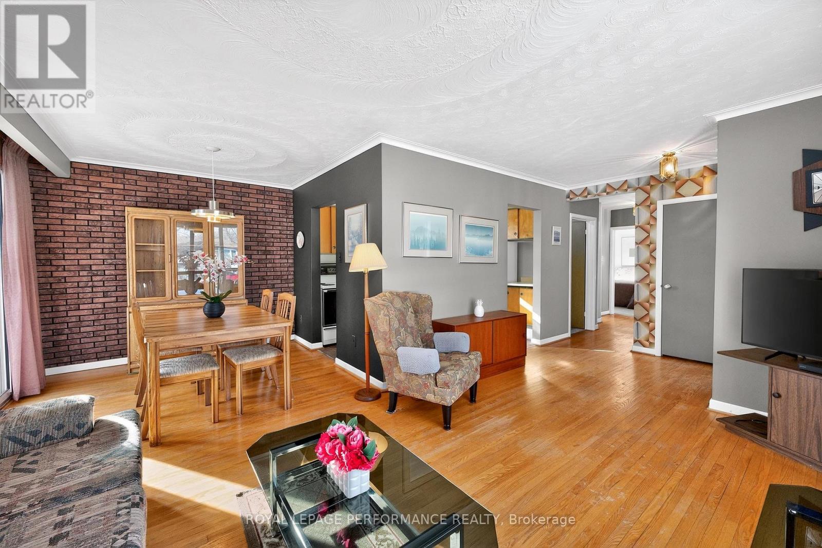 2 Littlewood Crescent, Toronto (Eringate-Centennial-West Deane), Ontario  M9C 4A8 - Photo 11 - W12817722