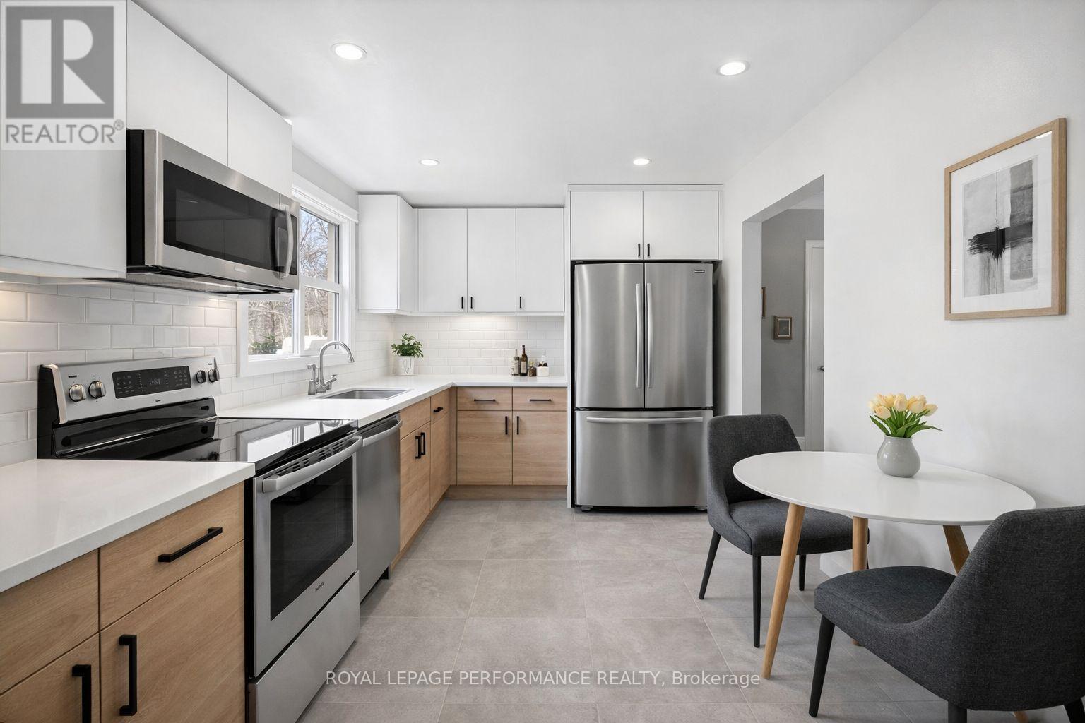 2 Littlewood Crescent, Toronto (Eringate-Centennial-West Deane), Ontario  M9C 4A8 - Photo 16 - W12817722