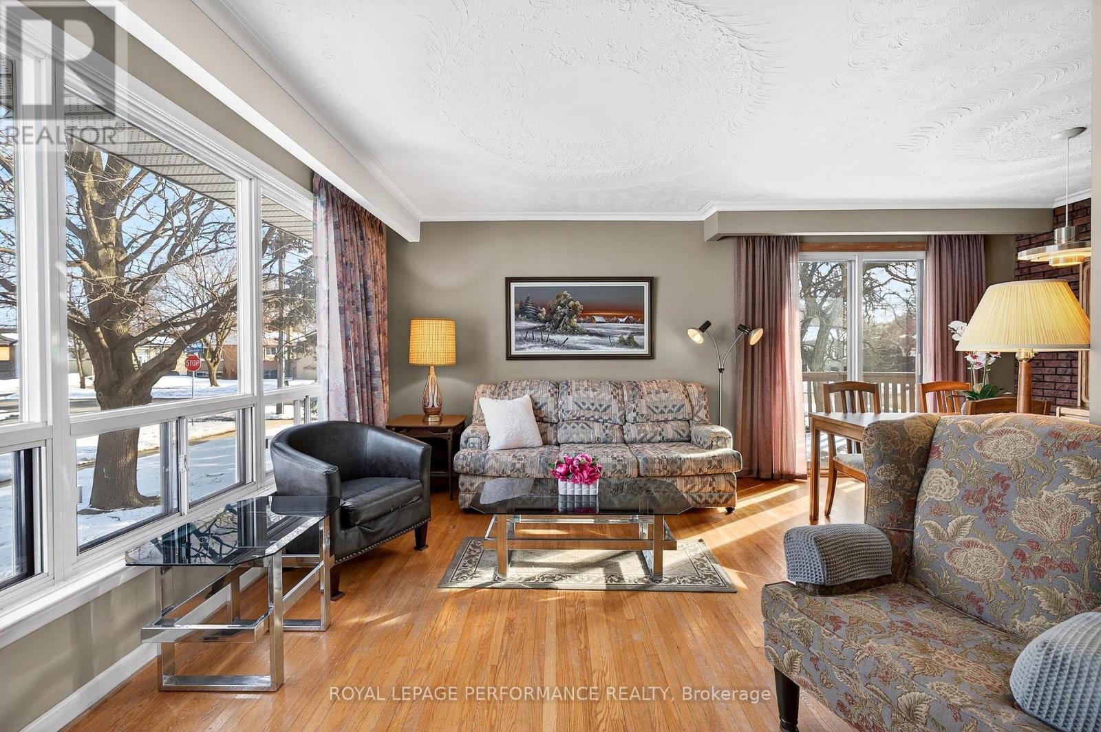 2 Littlewood Crescent, Toronto (Eringate-Centennial-West Deane), Ontario  M9C 4A8 - Photo 6 - W12817722