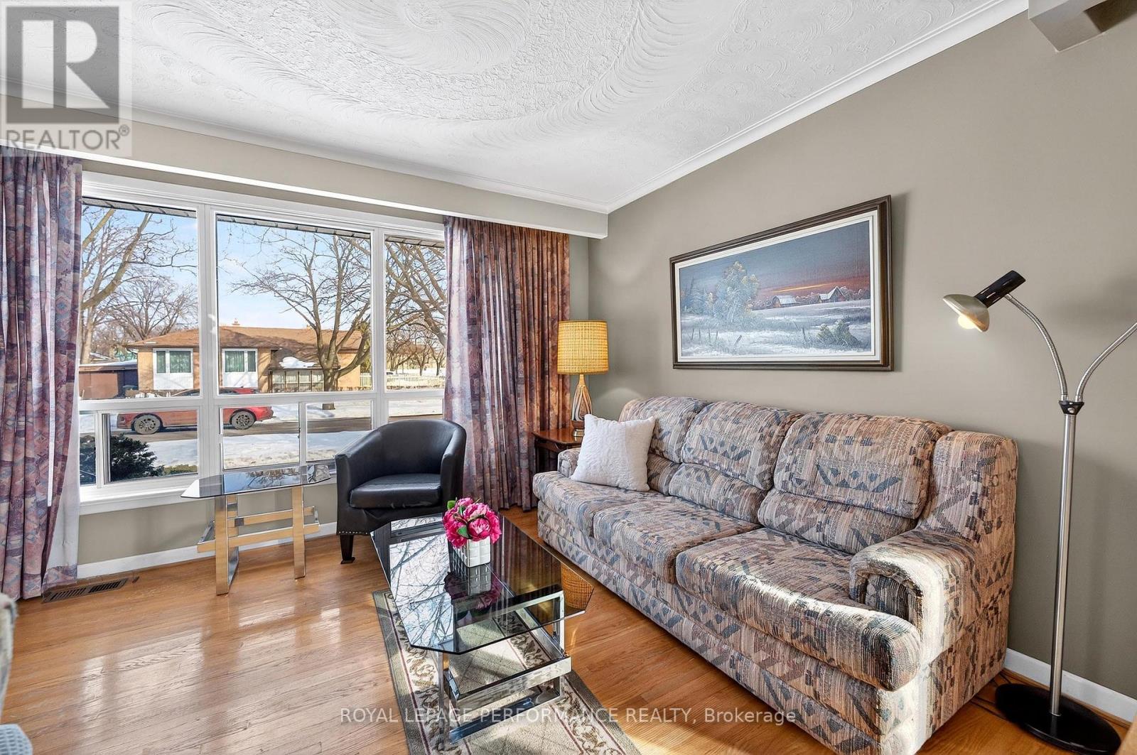 2 Littlewood Crescent, Toronto (Eringate-Centennial-West Deane), Ontario  M9C 4A8 - Photo 8 - W12817722