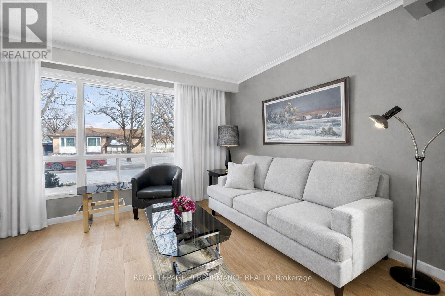 2 Littlewood Crescent, Toronto (Eringate-Centennial-West Deane), Ontario  M9C 4A8 - Photo 9 - W12817722