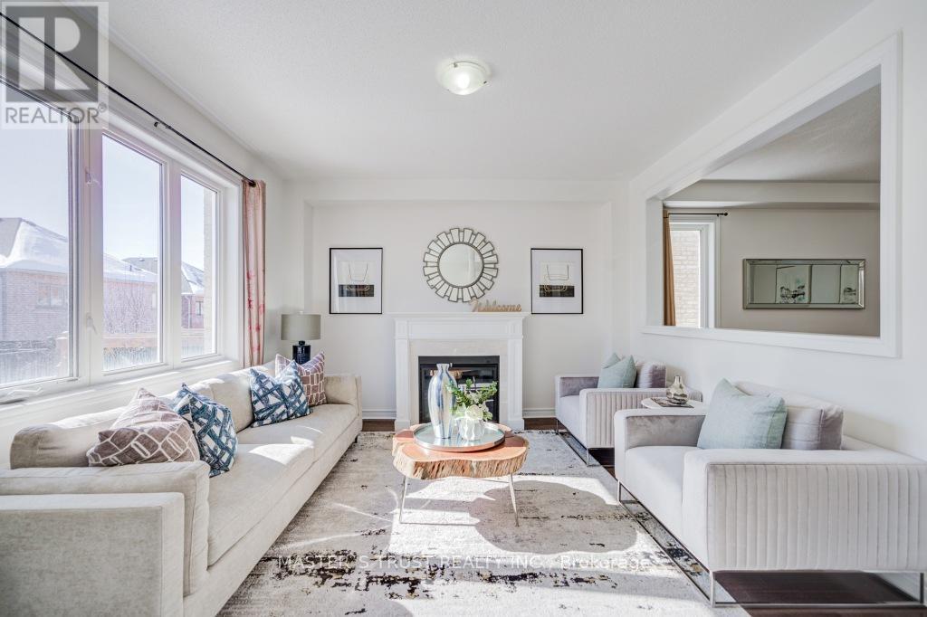 56 Herefordshire Crescent, East Gwillimbury, Ontario  L9N 0B7 - Photo 12 - N12817724