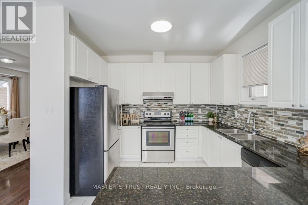 56 Herefordshire Crescent, East Gwillimbury, Ontario  L9N 0B7 - Photo 16 - N12817724