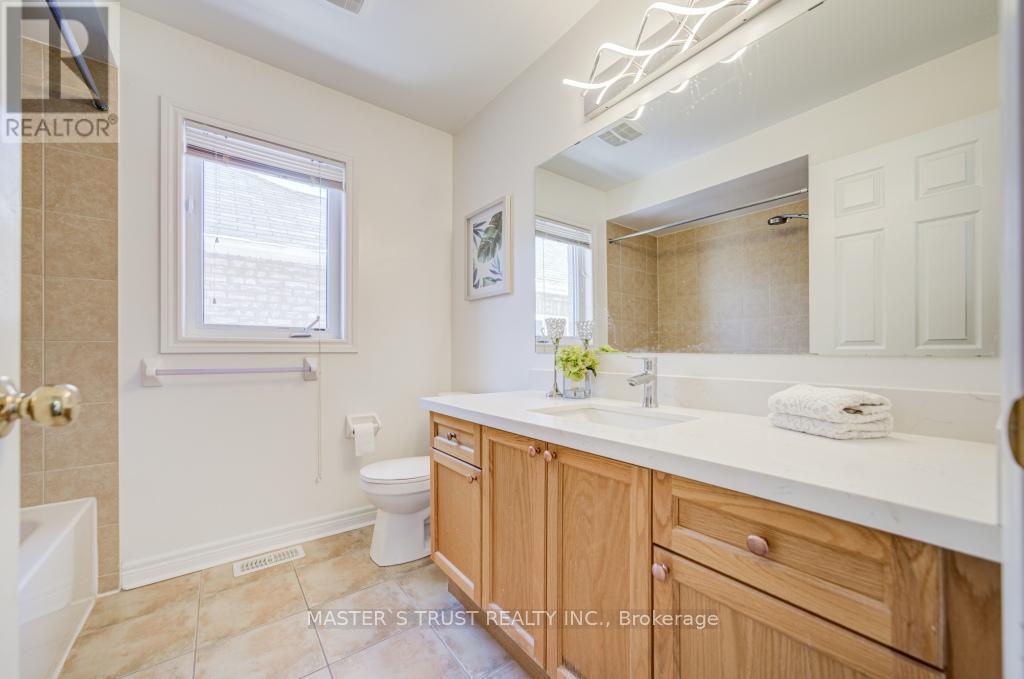 56 Herefordshire Crescent, East Gwillimbury, Ontario  L9N 0B7 - Photo 27 - N12817724