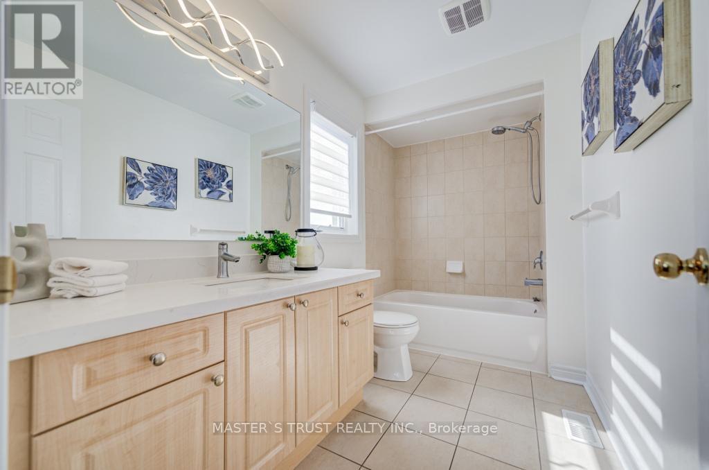 56 Herefordshire Crescent, East Gwillimbury, Ontario  L9N 0B7 - Photo 37 - N12817724