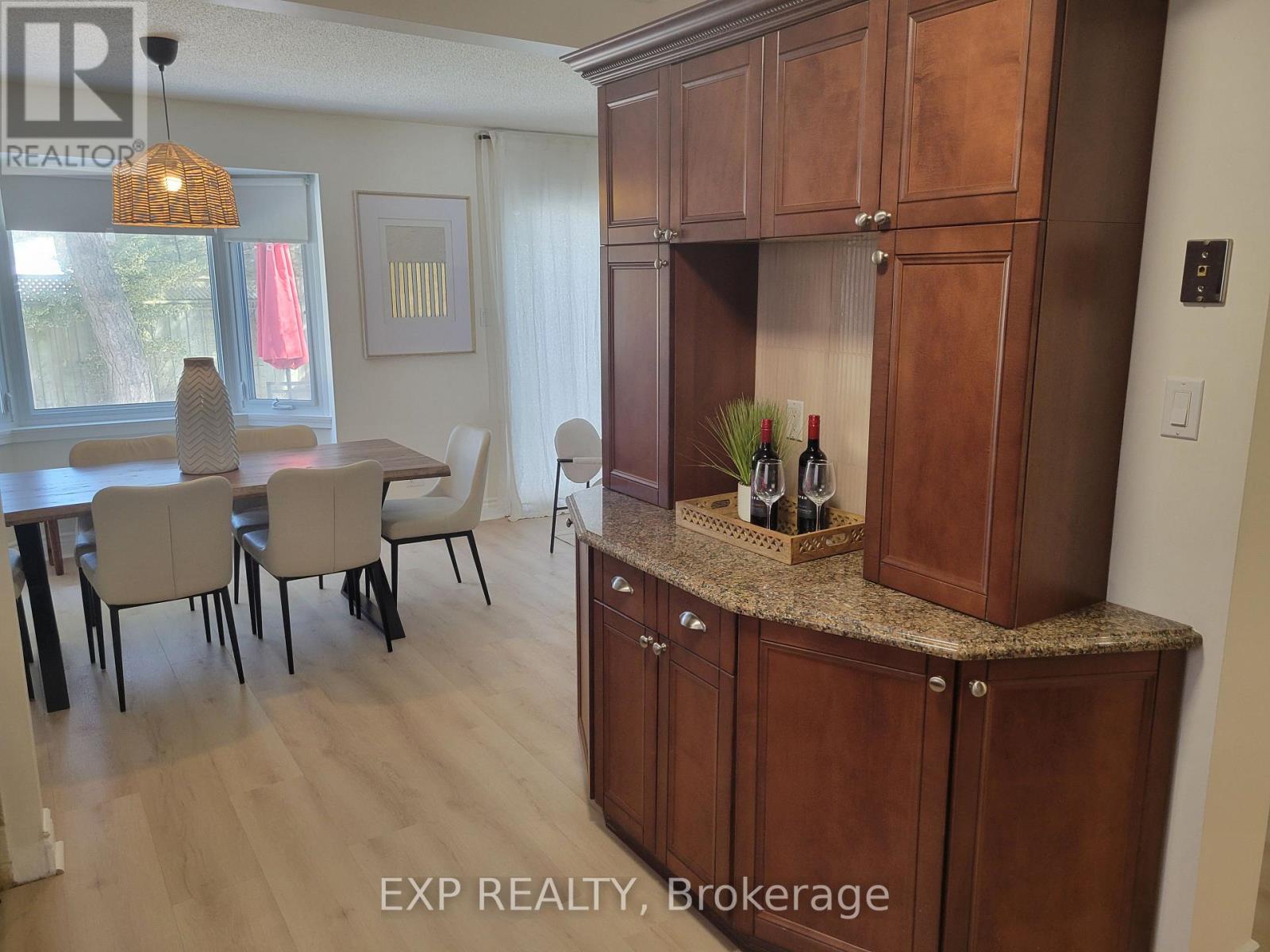 1104 Sawgrass Crescent, Mississauga, Ontario  L5C 3V4 - Photo 13 - W12817708