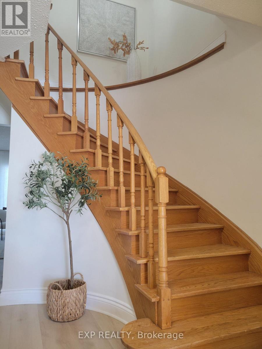 1104 Sawgrass Crescent, Mississauga, Ontario  L5C 3V4 - Photo 18 - W12817708