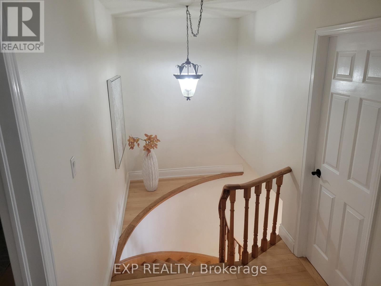 1104 Sawgrass Crescent, Mississauga, Ontario  L5C 3V4 - Photo 19 - W12817708