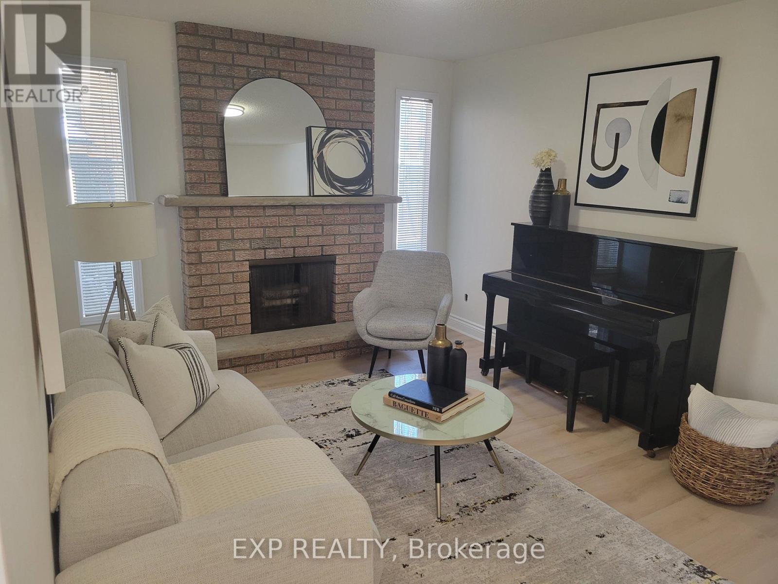 1104 Sawgrass Crescent, Mississauga, Ontario  L5C 3V4 - Photo 6 - W12817708