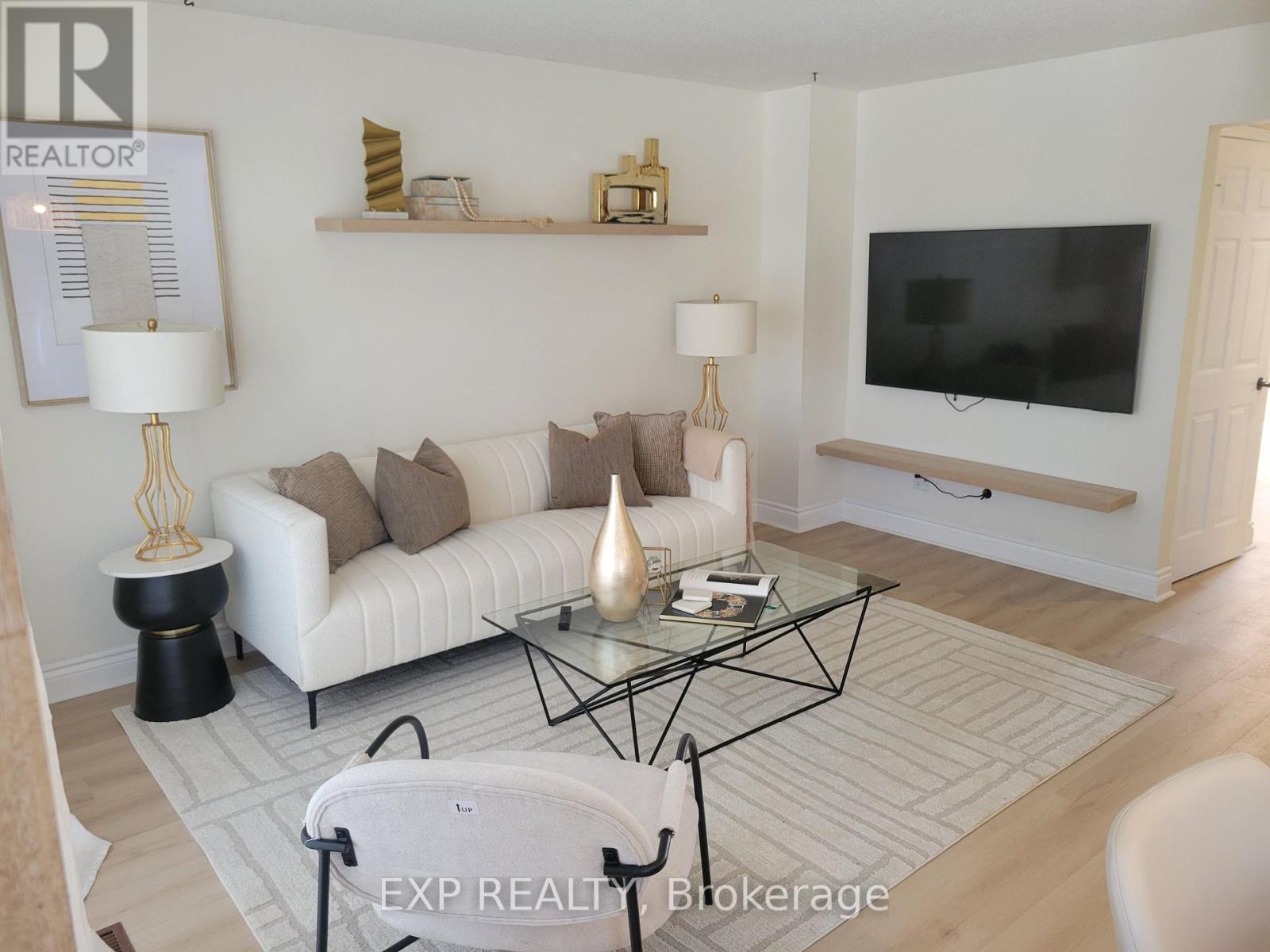 1104 Sawgrass Crescent, Mississauga, Ontario  L5C 3V4 - Photo 7 - W12817708