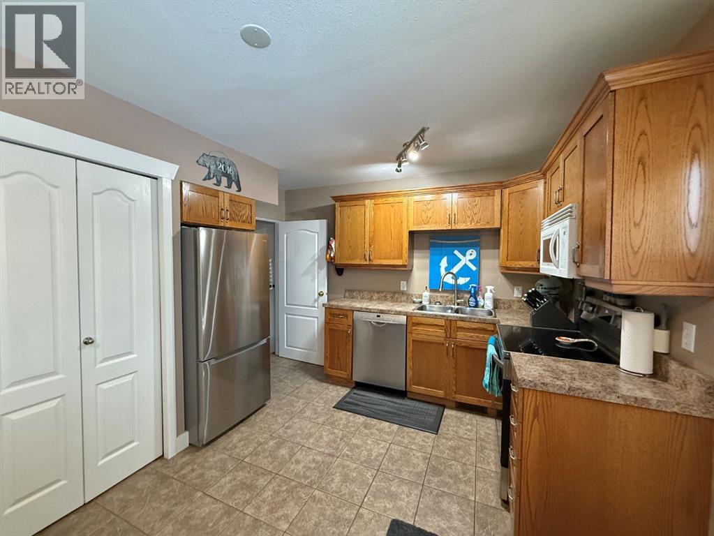 31, 126 Hardisty Avenue, Hinton, Alberta  T7V 1B6 - Photo 4 - A2272504