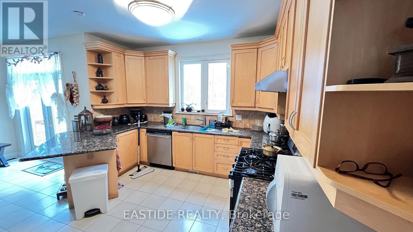 331 Senlac Road, Toronto, Ontario  M2R 3X3 - Photo 5 - C12817748