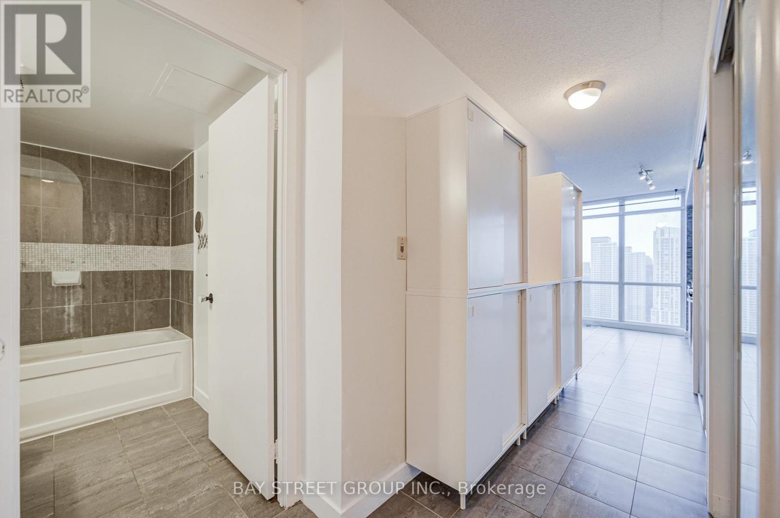 3716 - 11 Brunel Court, Toronto, Ontario  M5V 3Y3 - Photo 2 - C12817760