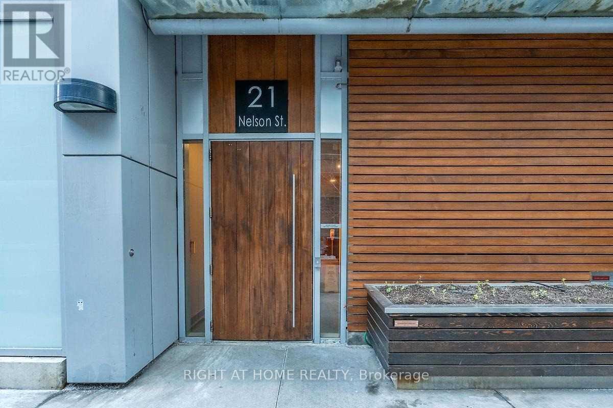 808 - 21 Nelson Street, Toronto, Ontario  M5V 3H9 - Photo 2 - C12817764