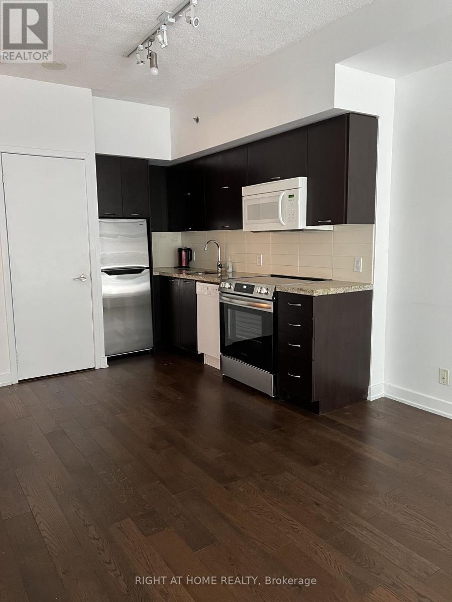 808 - 21 Nelson Street, Toronto, Ontario  M5V 3H9 - Photo 3 - C12817764