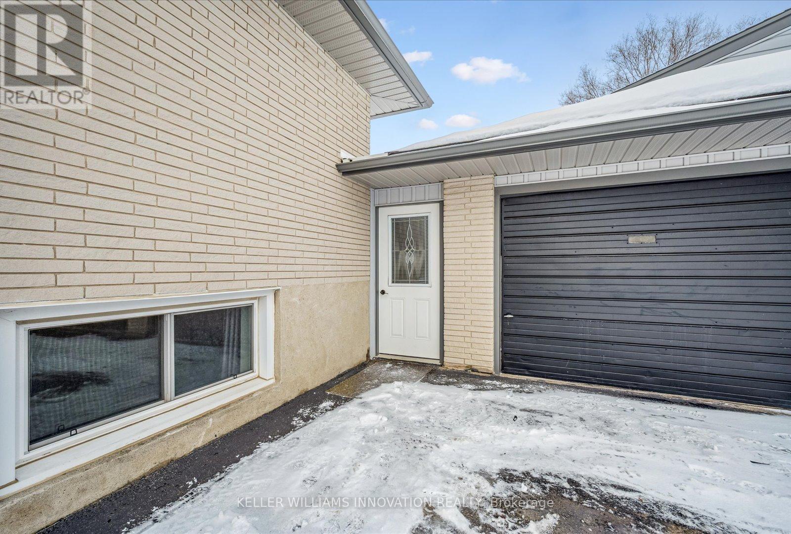 Lower Unit - 306 Shelley Drive, Kitchener, Ontario  N2C 1N1 - Photo 3 - X12817762