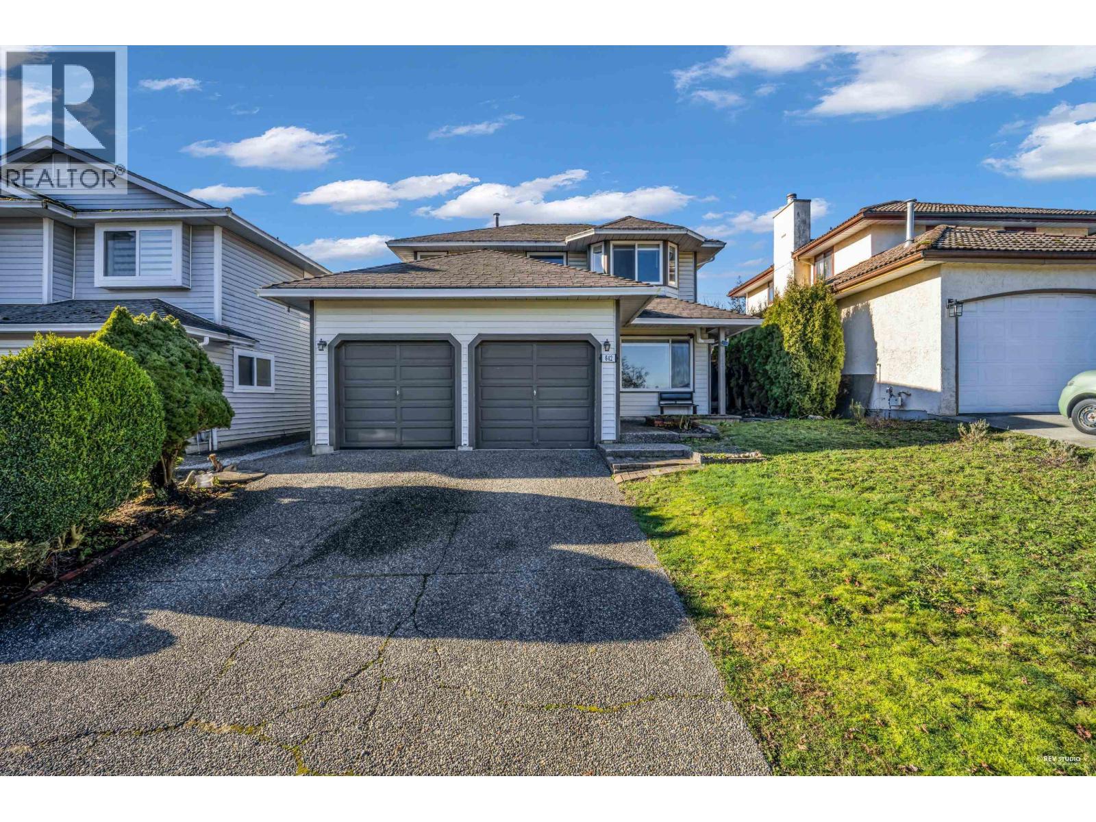 642 Lost Lake Drive, Coquitlam, British Columbia  V3C 5G3 - Photo 1 - R3093338