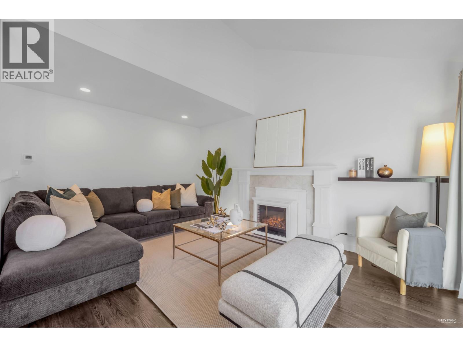 642 Lost Lake Drive, Coquitlam, British Columbia  V3C 5G3 - Photo 11 - R3093338