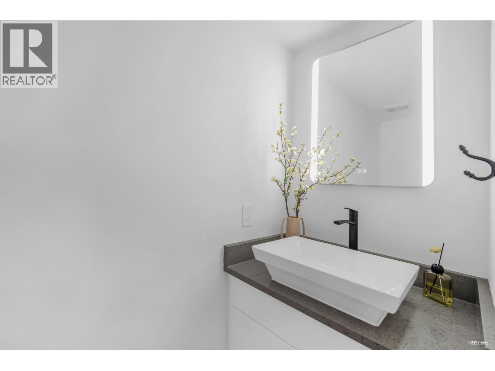 642 Lost Lake Drive, Coquitlam, British Columbia  V3C 5G3 - Photo 9 - R3093338