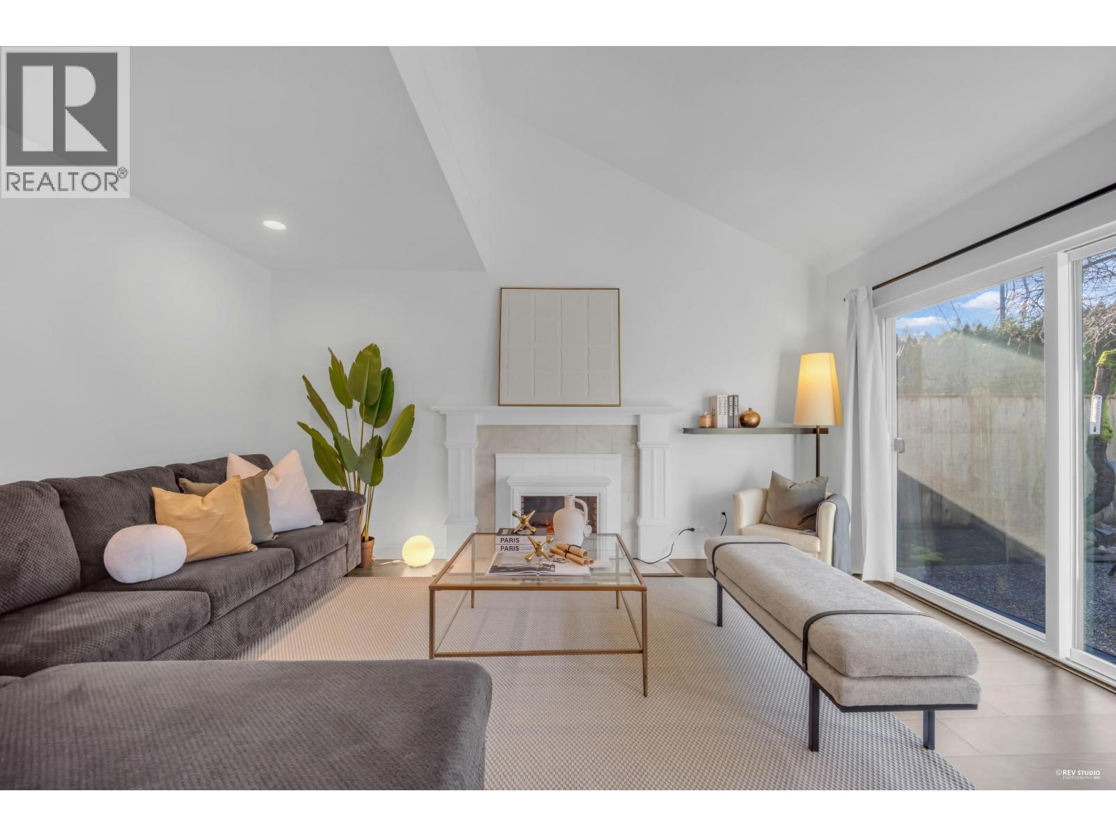 642 Lost Lake Drive, Coquitlam, British Columbia  V3C 5G3 - Photo 12 - R3093338