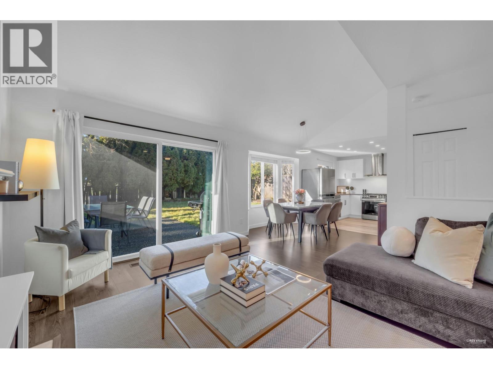 642 Lost Lake Drive, Coquitlam, British Columbia  V3C 5G3 - Photo 10 - R3093338