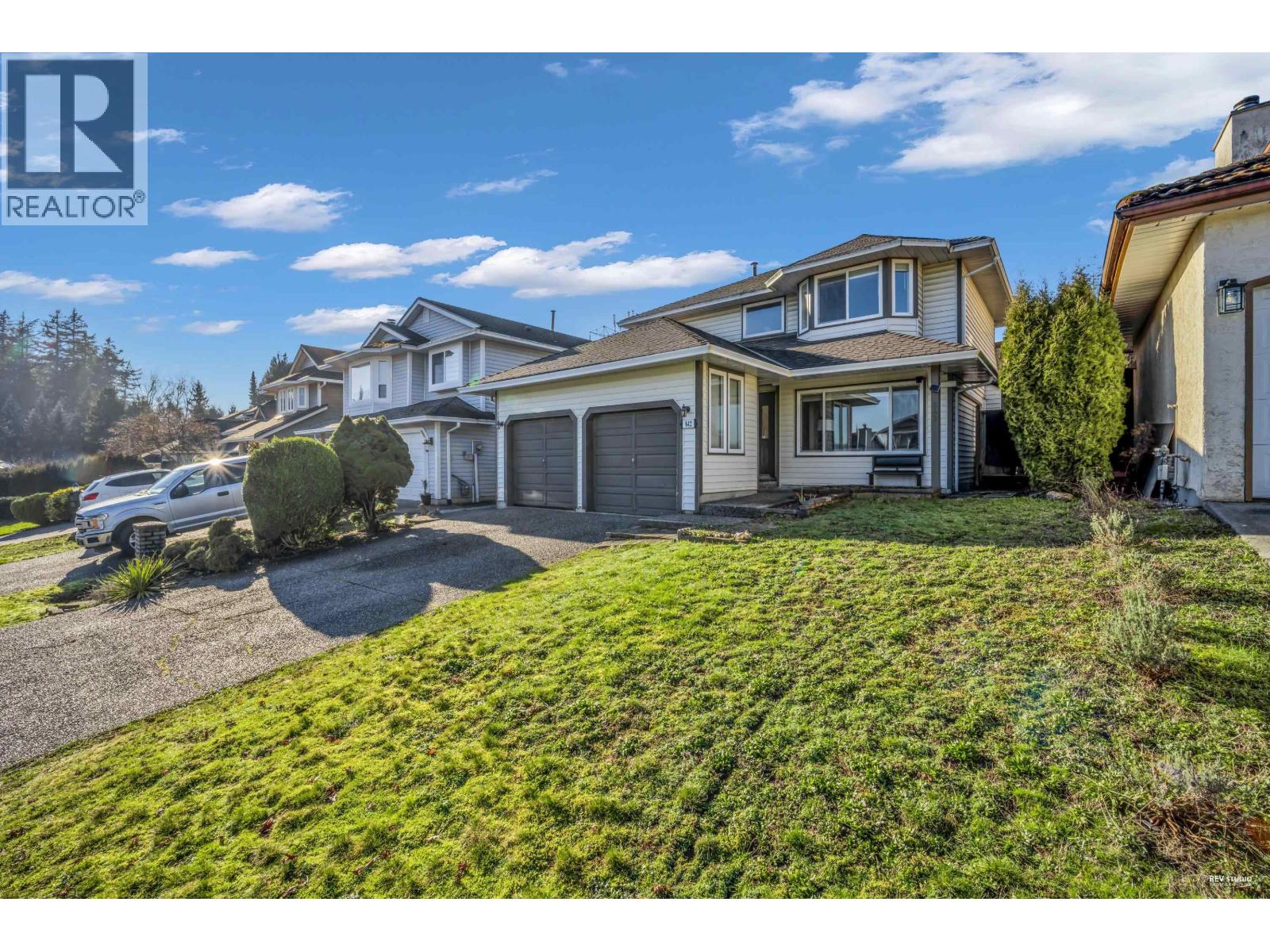 642 Lost Lake Drive, Coquitlam, British Columbia  V3C 5G3 - Photo 2 - R3093338