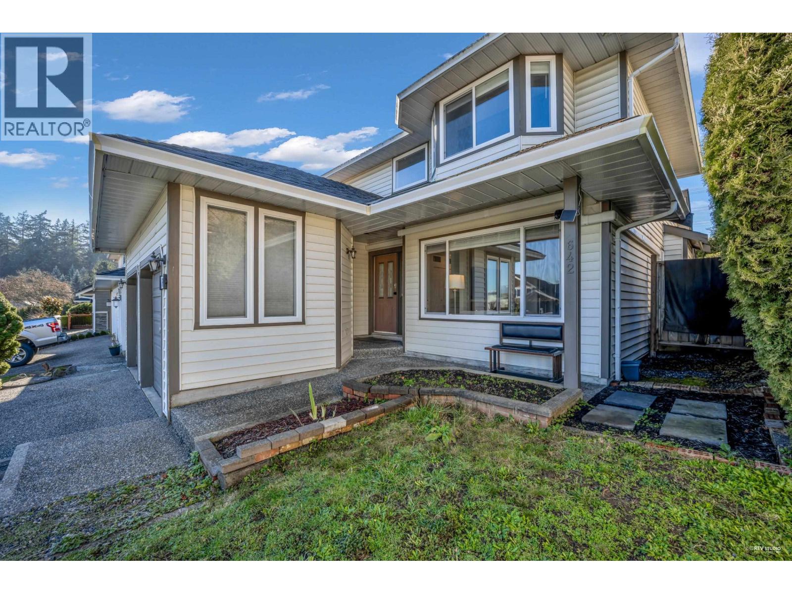 642 Lost Lake Drive, Coquitlam, British Columbia  V3C 5G3 - Photo 3 - R3093338