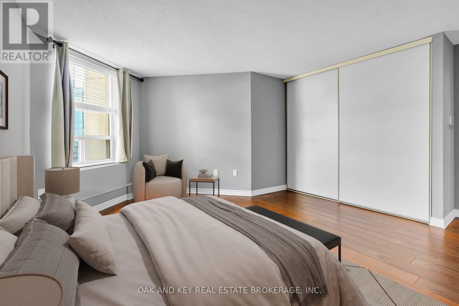 Photo 17 of 48 for 1404 - 500 Talbot Street