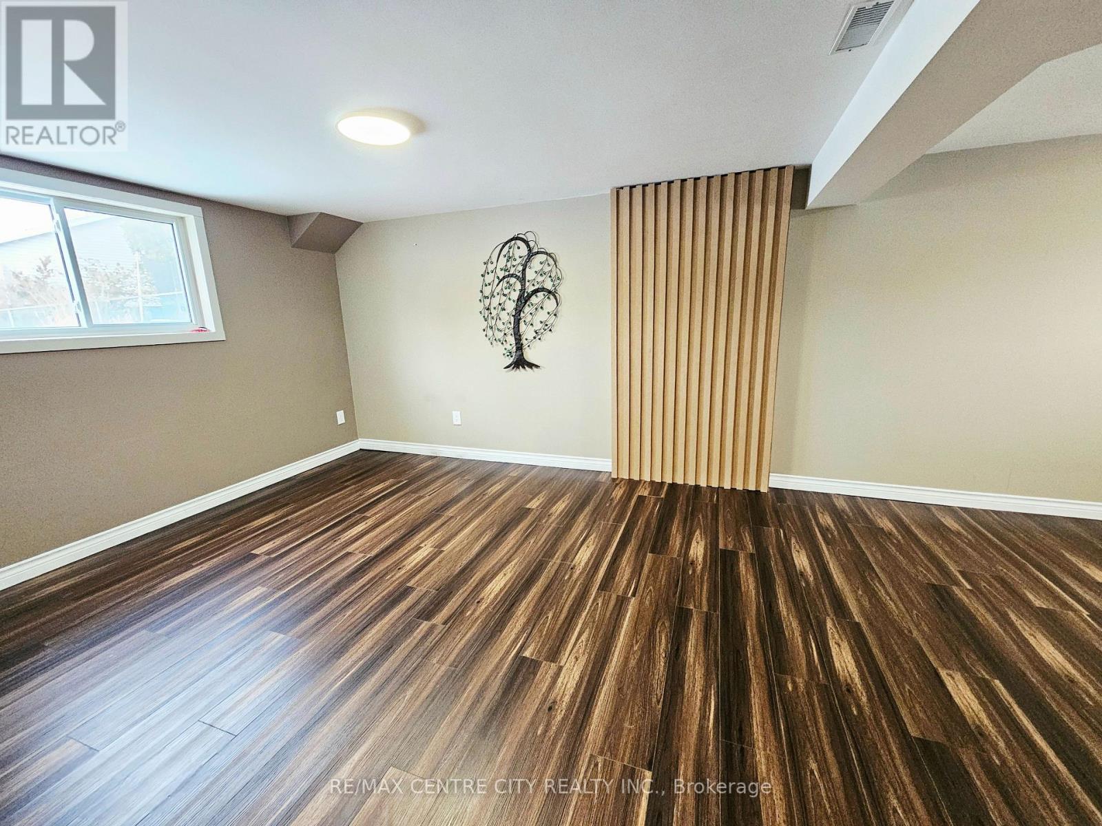 91 Clarence Street, Strathroy-Caradoc, Ontario  N7G 1H2 - Photo 10 - X12685662