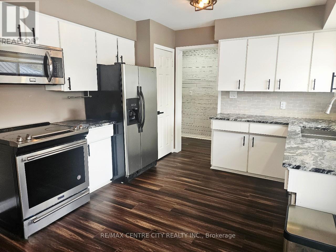 91 Clarence Street, Strathroy-Caradoc, Ontario  N7G 1H2 - Photo 5 - X12685662